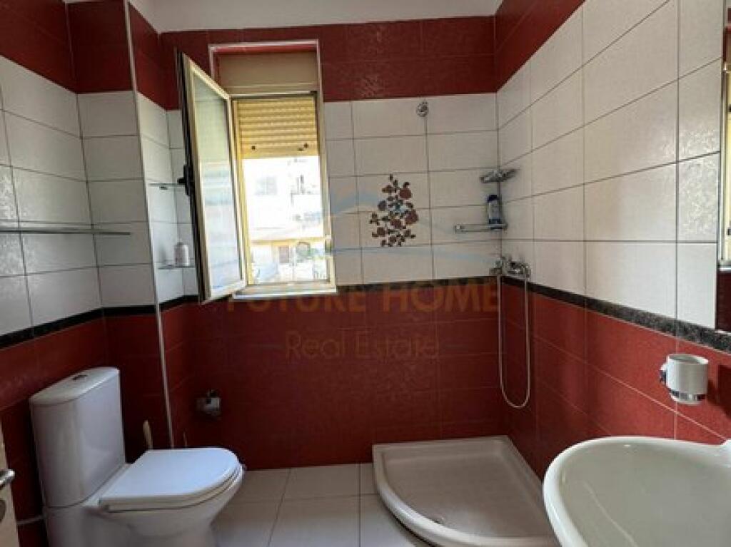 Shitet, Apartament 2+1, Liqeni i Thate, Tiranë.
