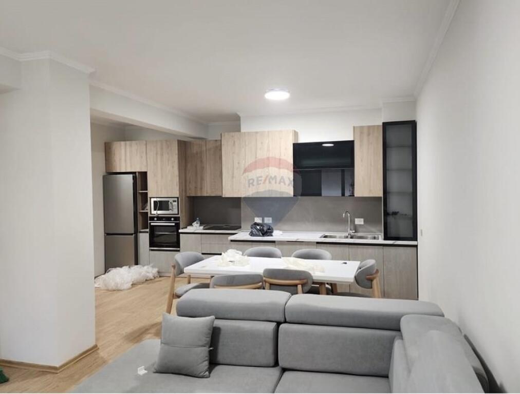 Jepet apartament me qira 2+1+2+2 ballkone tek Zogu i Zi tek Logosi.