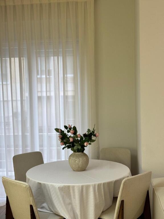 For rent 2+2 + parking at Pavarotti lake 1200 eu