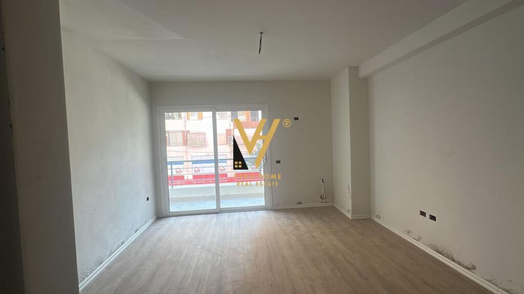 LOCALE COMMERCIALE DI 260 M2 IN AFFITTO A YZBERISHT 1.500 EURO