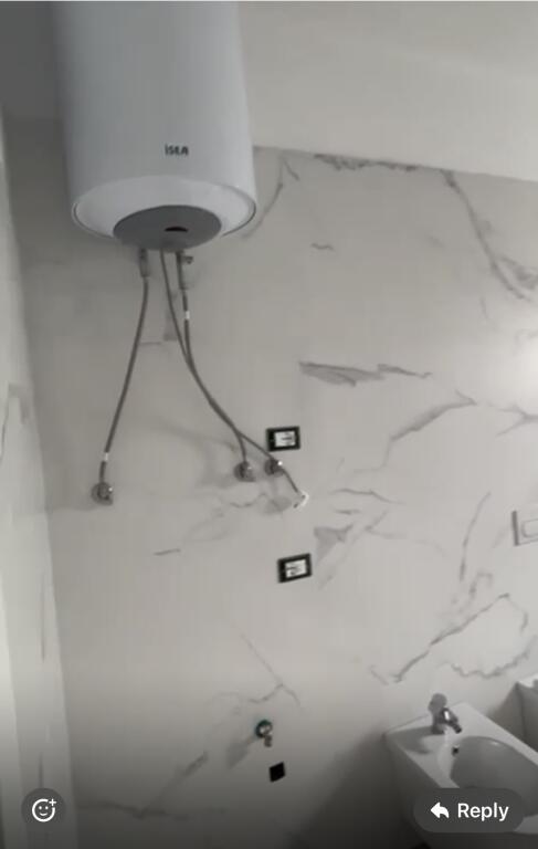 2+1,i mobiluar per here te pare,sauk i ri te xhamia,cmimi 500 euro