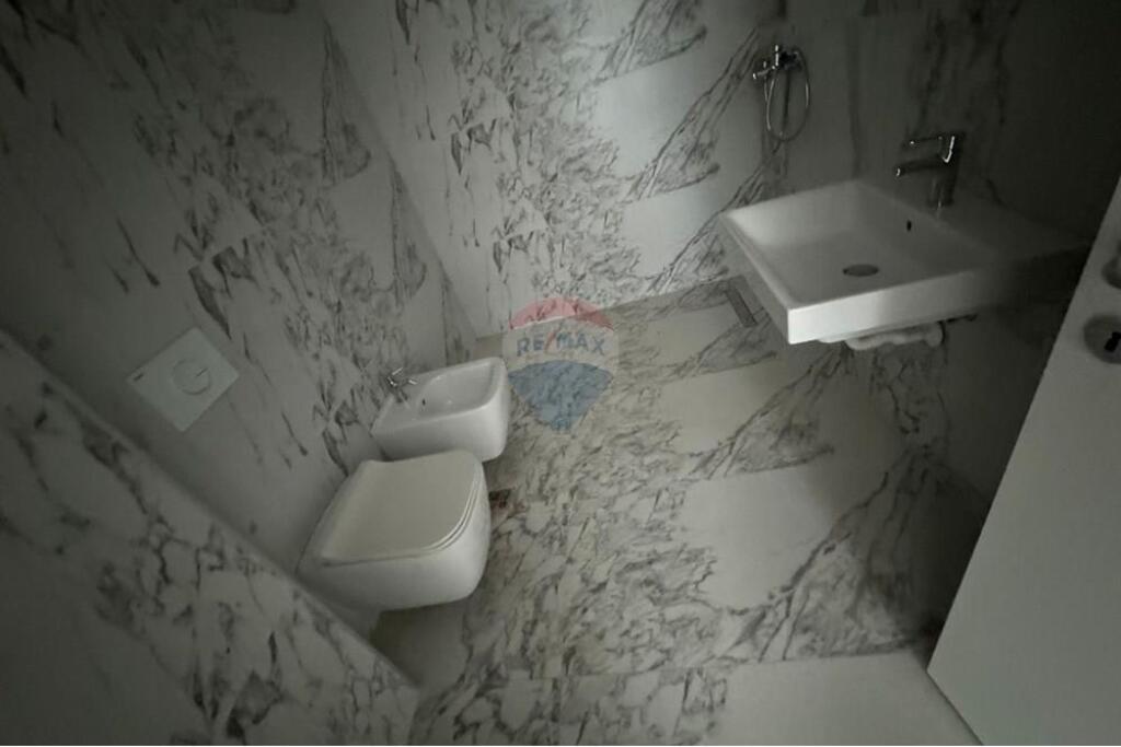 Apartament 2+1+2 - Për Shitje - Komuna e Parisit, Tiranë