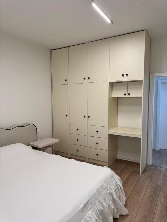 For rent 2+2 + parking at Pavarotti lake 1200 eu