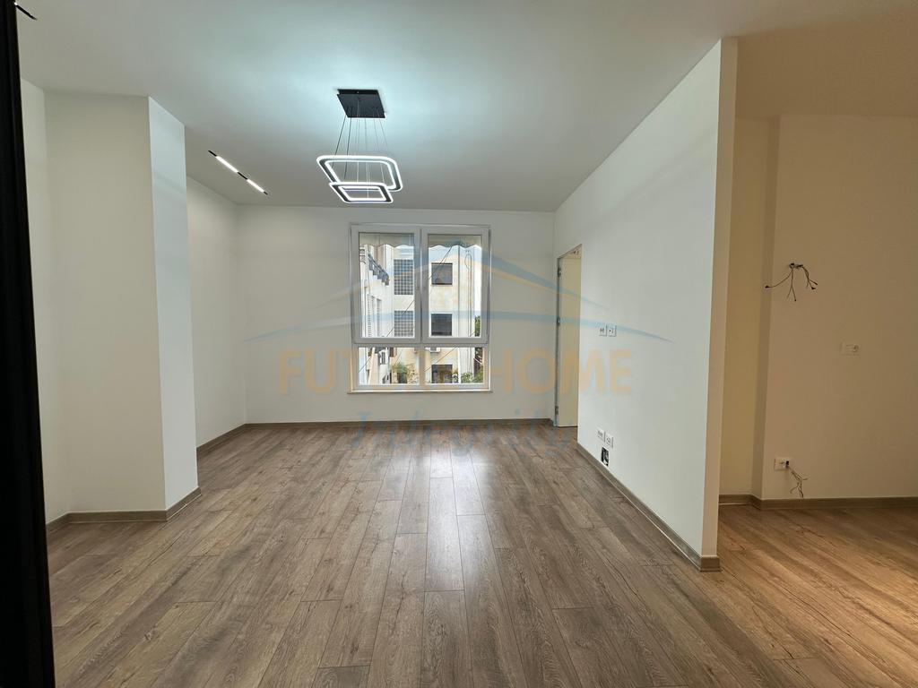 Shitet, Apartament 2+1, Rruga e Elbasanit, Tiranë.