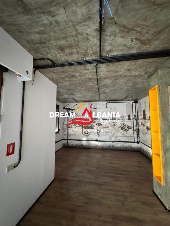Locale Commerciale/Ufficio in affitto a Myslym Shyr, vicino alla “Corte Suprema”– Tirana (ID 42611364)