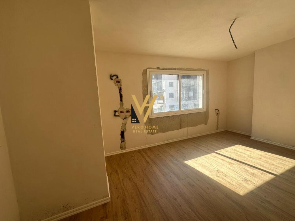 LOCALE COMMERCIALE DI 260 M2 IN AFFITTO A YZBERISHT 1.500 EURO