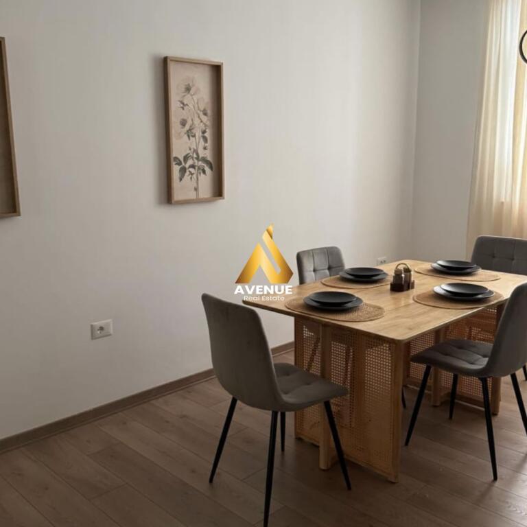 APPARTAMENTO DI LUSSO IN AFFITTO – VIA DURRËSIT, VICINO AL CAFFÈ FLORËS, TIRANA