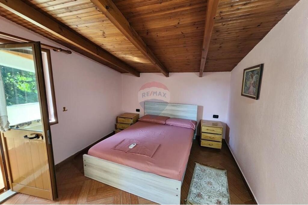 Lingue straniere, Tirana, Villa in affitto 3+1