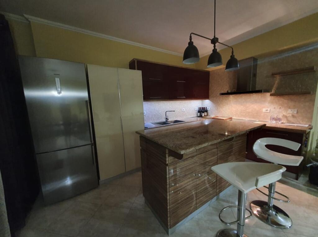 Apartament me Qera 3+2+1
