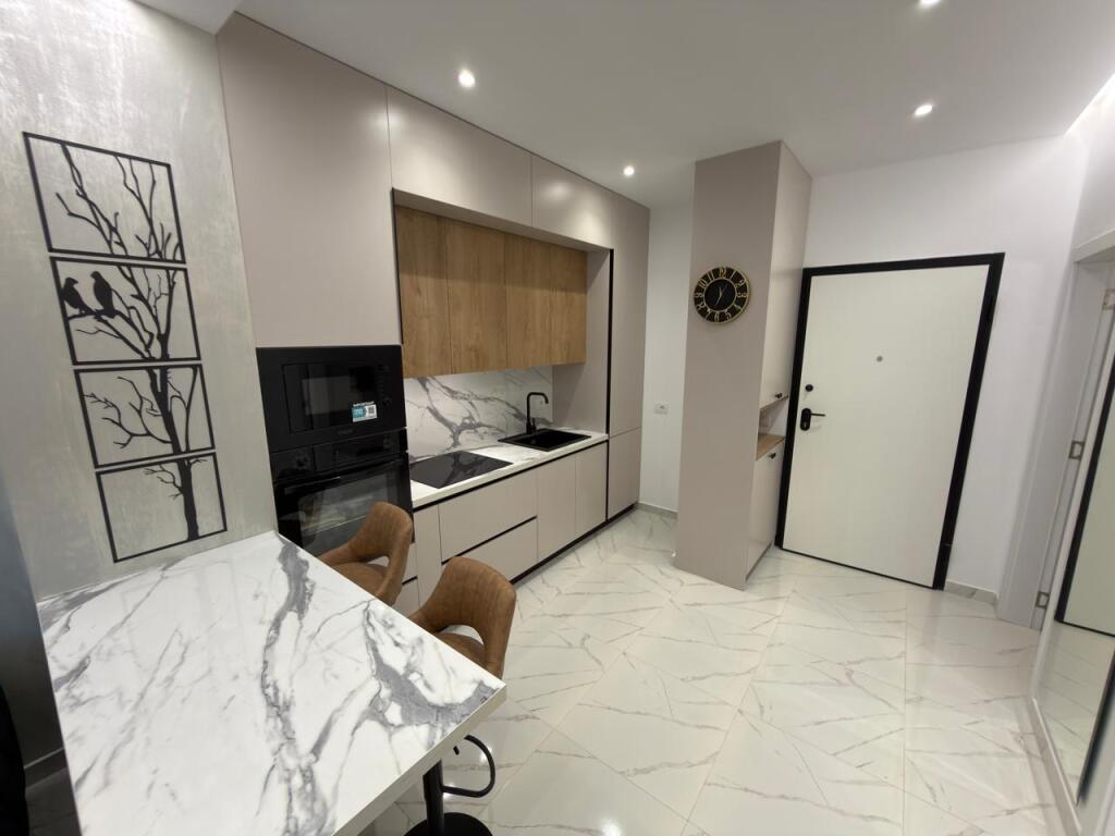 📣 Jepet me Qira Apartament 1+1 📍 Rruga “5 Maji”, Tiranë 🏢 Kati i 3-të me 2 ashensorë | Pallat i ri 🛋️ I pabanuar më parë 💶 500 € në muaj (pa diskutim) 👫 Vetëm për çift