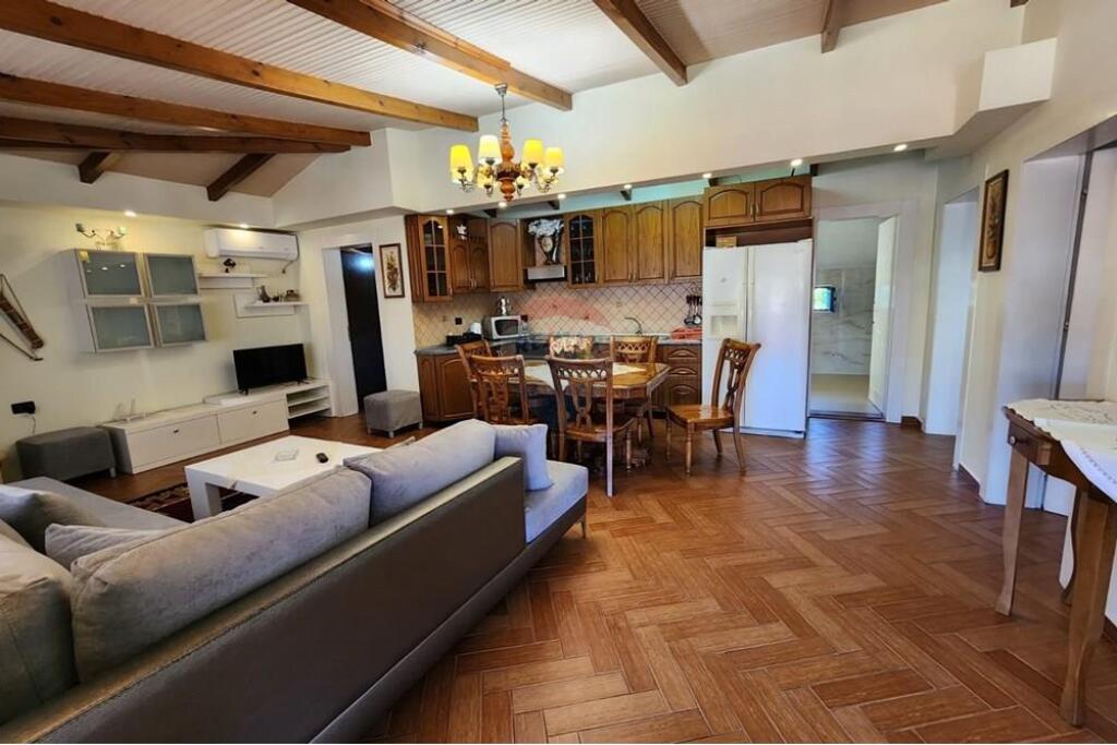 Lingue straniere, Tirana, Villa in affitto 3+1