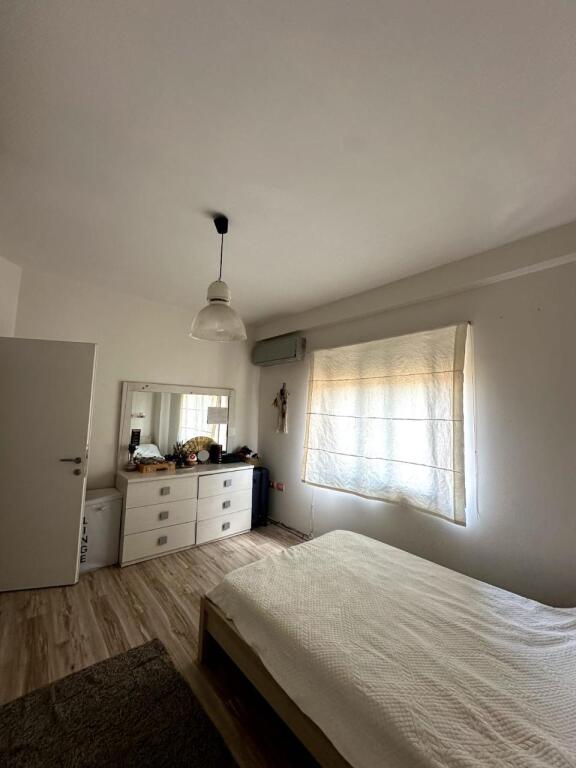 2+1,i mobiluar porcelan pas uetit ,cmimi 500 mije leke