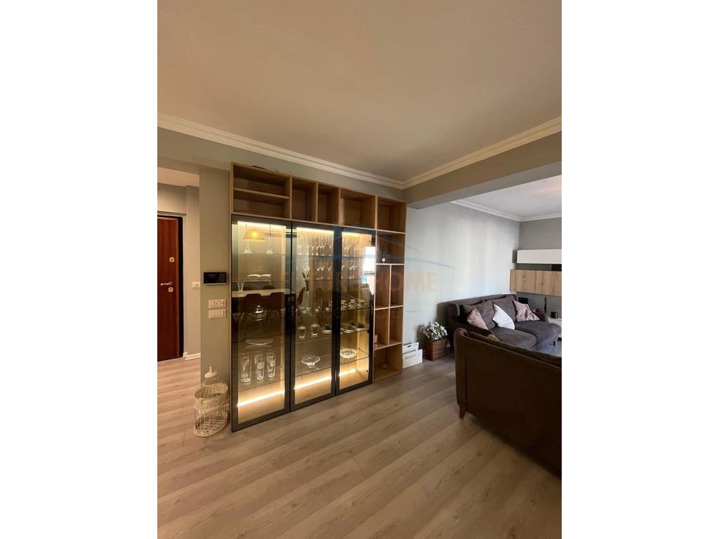 Rent, Apartment 2+1+ Parking Space, Blloku, Tirana.
