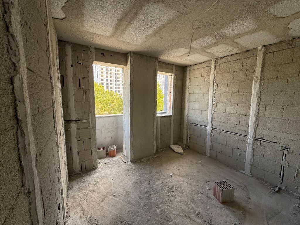 Shitet apartament 2+1 te Ish fusha e aviacionit