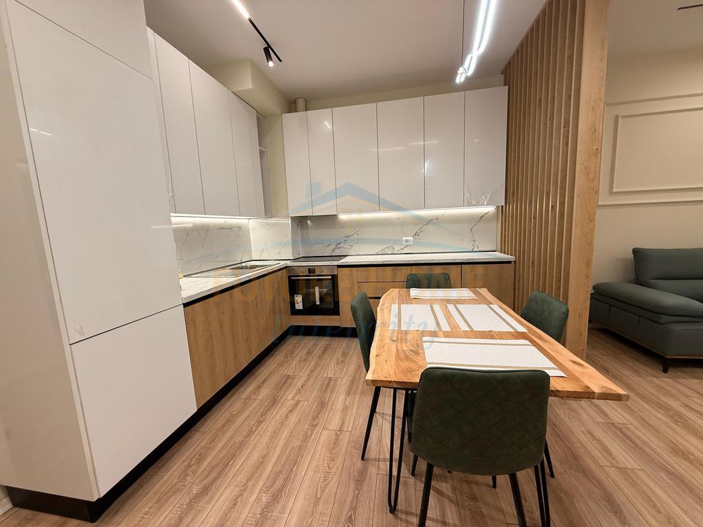 Shitet, Apartament 2+1+2, Ali Demi, Tiranë. 