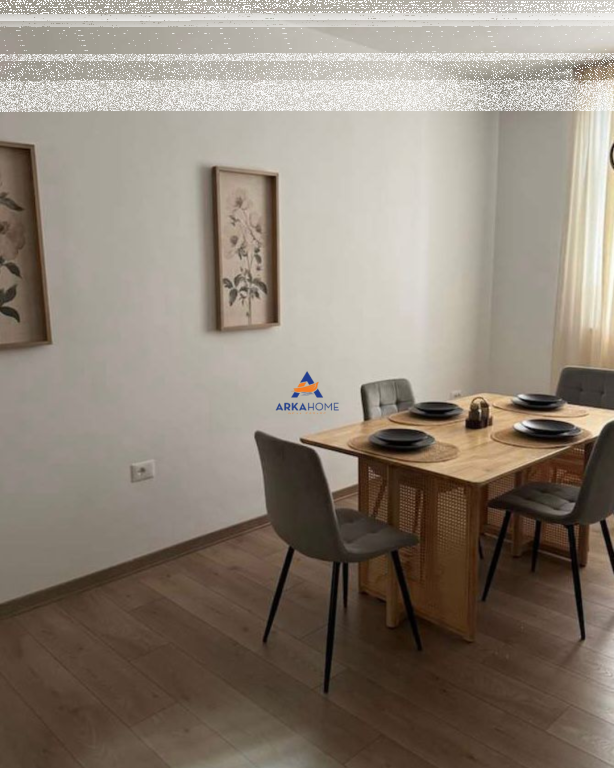 JEPET ME QERA APARTAMENT 2+1 "TE KAFE FLORA,RRUGA E DURRESIT" 950 EURO ( I DISKUTUESHEM)