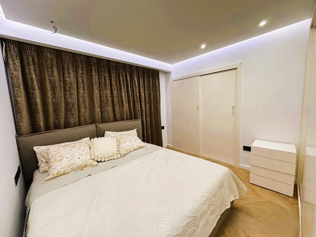 At Piaca in the center of Tirana, a 1+1 apartment is for rent !
