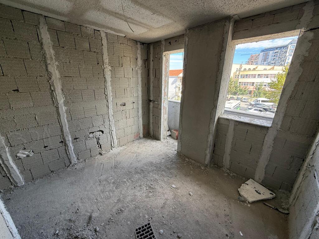Shitet apartament 2+1 te Ish fusha e aviacionit