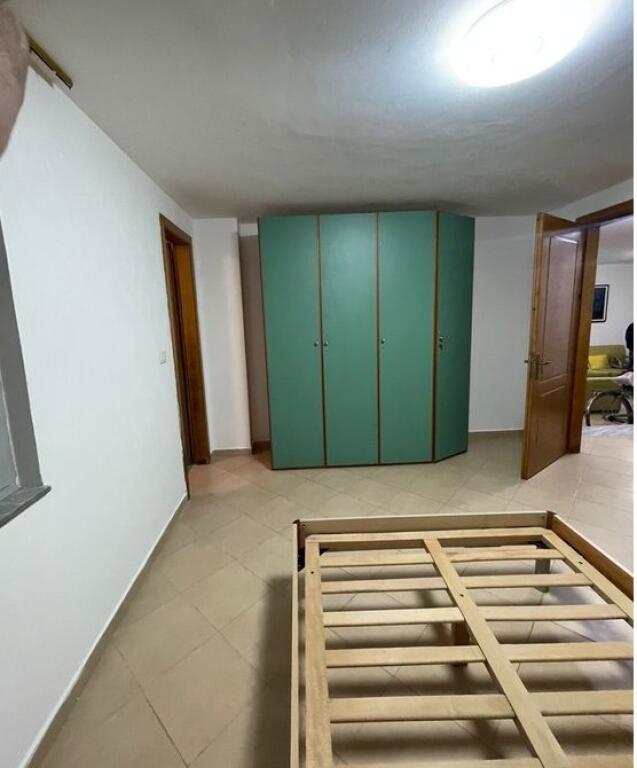 Qera , Apartament , 2+1 , Shkolla e Kuqe , Tirane .