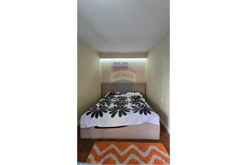 Apartment 2+1 with a super veranda for sale in Yzberisht