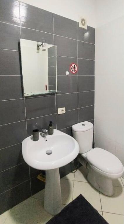 Appartamento 1+1 in Affitto al Mercato Elettrico, Tirana