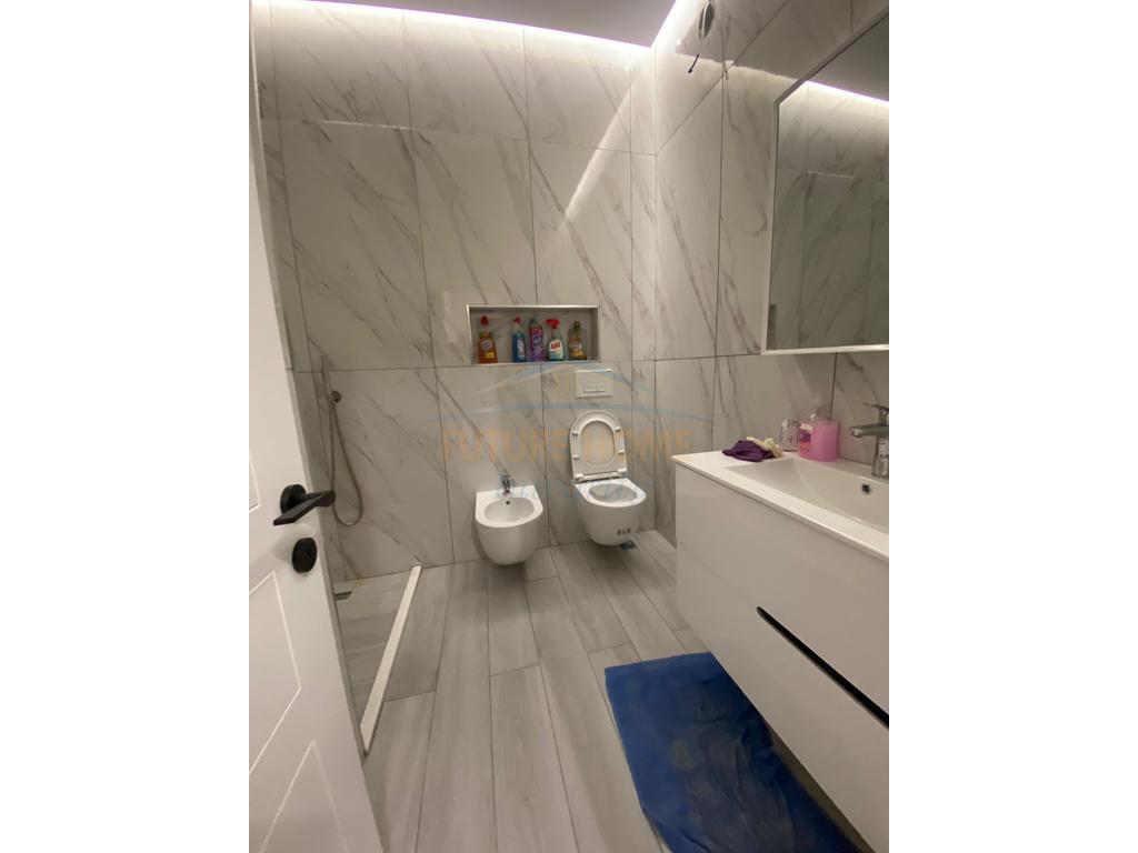 Shitet, Apartament 2+1+2, Ali Demi, Tiranë. 