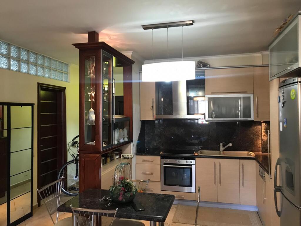 Jepet Apartament me qera