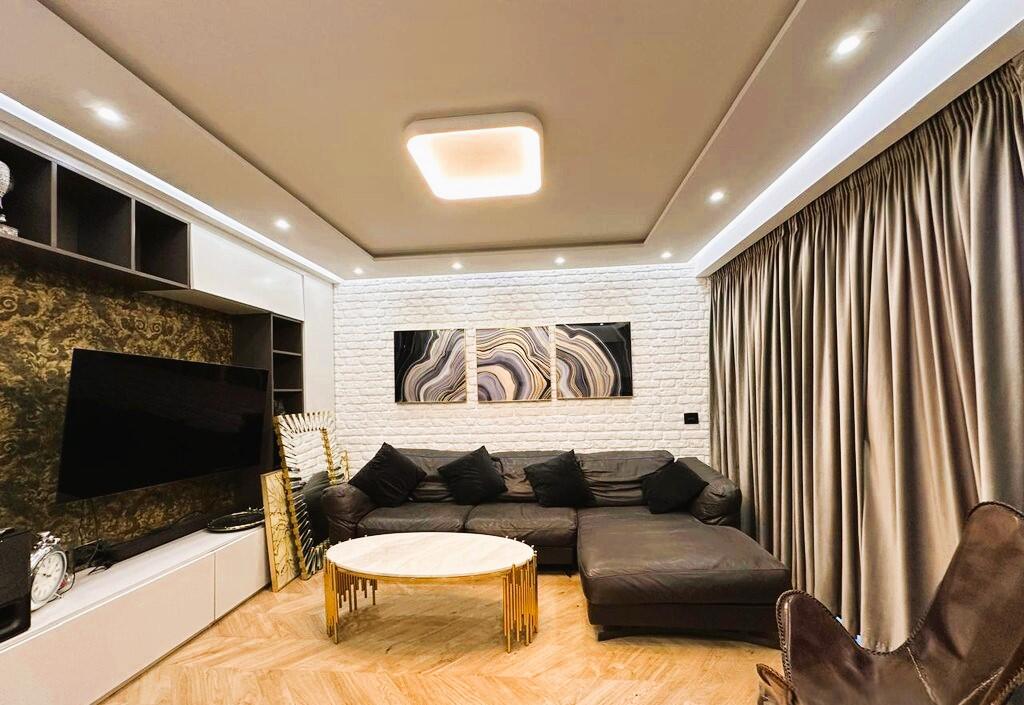 At Piaca in the center of Tirana, a 1+1 apartment is for rent !