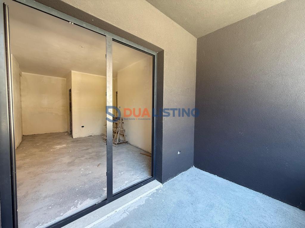 SHESIM APARTAMENT 2+1+2 TEK KOMPLEKSI XHELUKS PRANE XIBRAKUT!