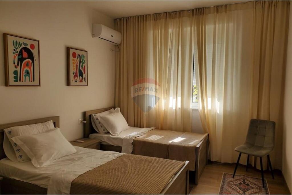Jepet me qira apartament 2+1 ne Qender tek Rruga e Durresit!