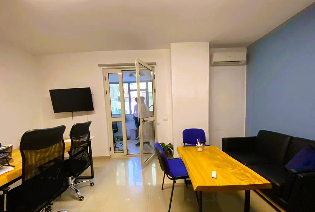 IN THE CENTER OF TIRANA WE RENT 306 M2 OFFICE SPACE + PARKING SPOT!