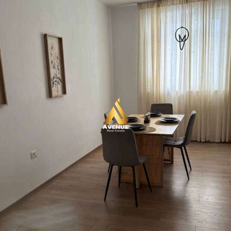APPARTAMENTO DI LUSSO IN AFFITTO – VIA DURRËSIT, VICINO AL CAFFÈ FLORËS, TIRANA