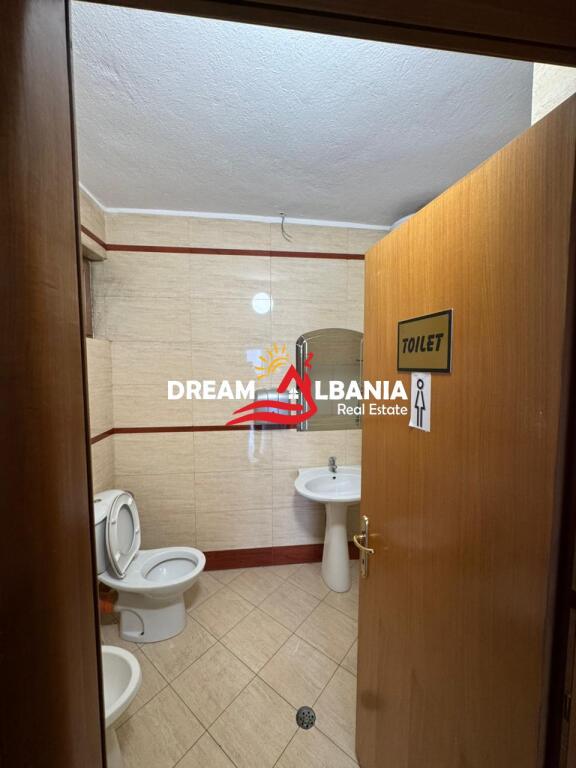 Locale Commerciale/Ufficio in affitto a Myslym Shyr, vicino alla “Corte Suprema”– Tirana (ID 42611364)