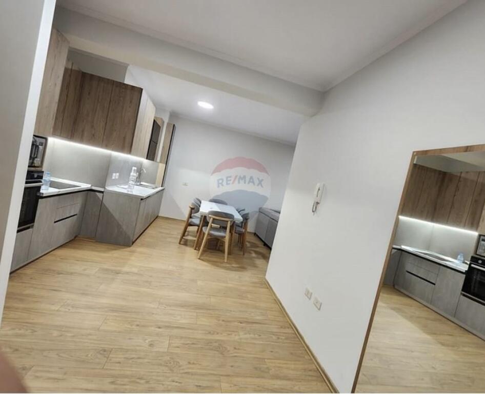 Jepet apartament me qira 2+1+2+2 ballkone tek Zogu i Zi tek Logosi.