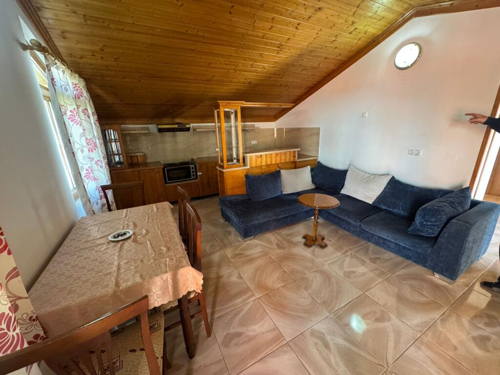🏡 Appartamento 2+1 in affitto   📍 Via 3 Vëllezërit Kondi  💶 500€ (non trattabile)