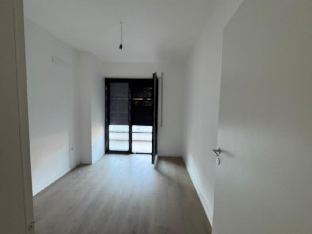 Appartamento 2+1+2 in vendita a Komuna e Parisit
