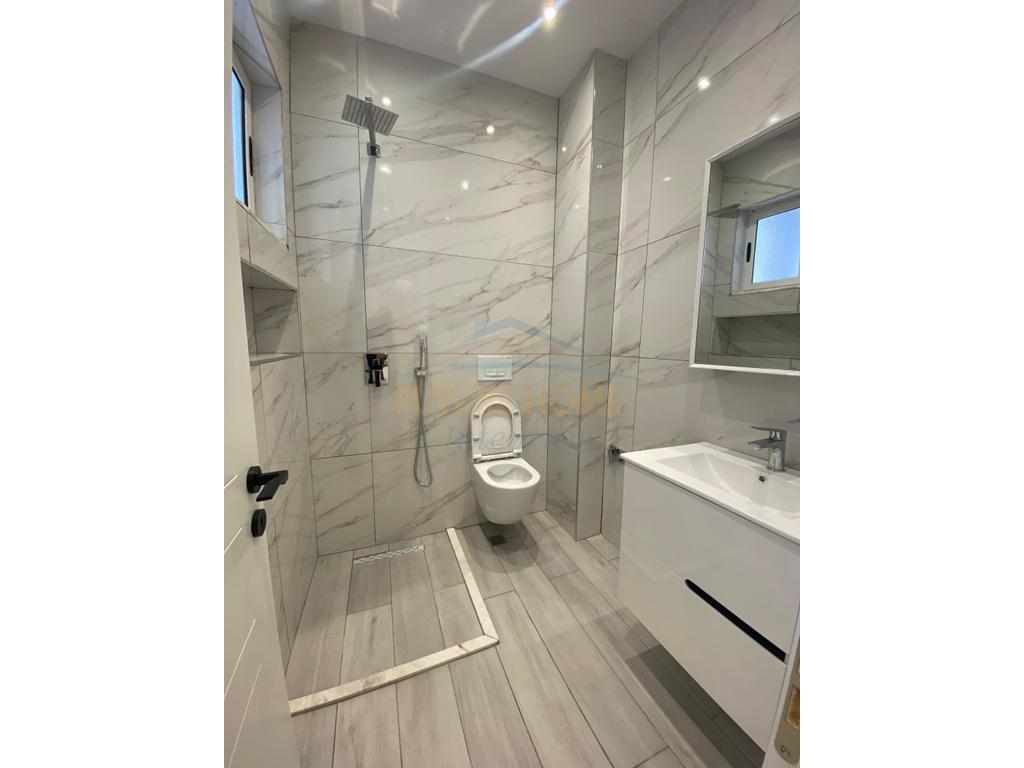 Shitet, Apartament 2+1+2, Ali Demi, Tiranë. 