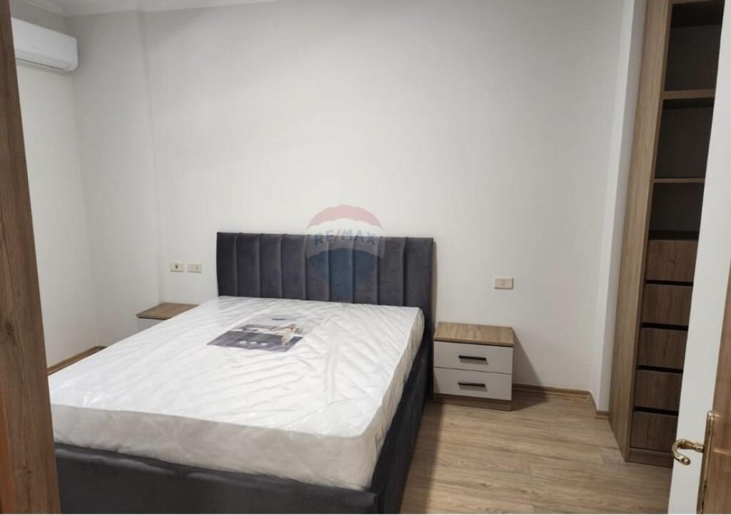 Jepet apartament me qira 2+1+2+2 ballkone tek Zogu i Zi tek Logosi.