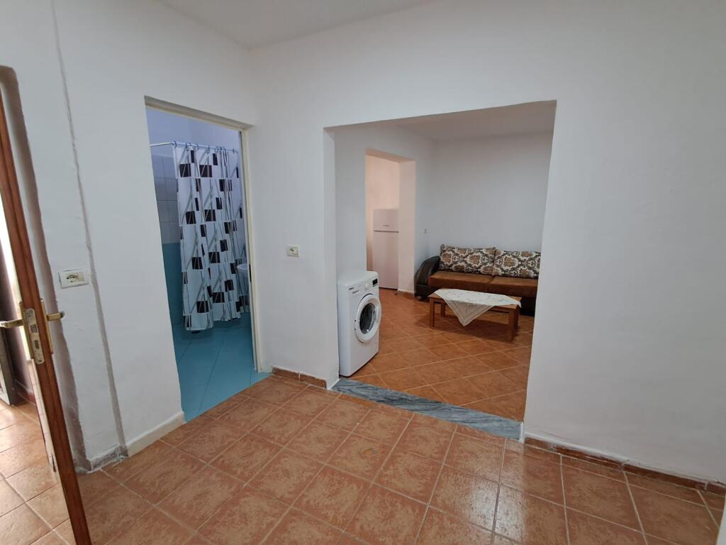 FOR RENT – FIRST FLOOR OF A VILLA 1+1 📍 Neighborhood no.10 (New Neighborhood) – Durrës