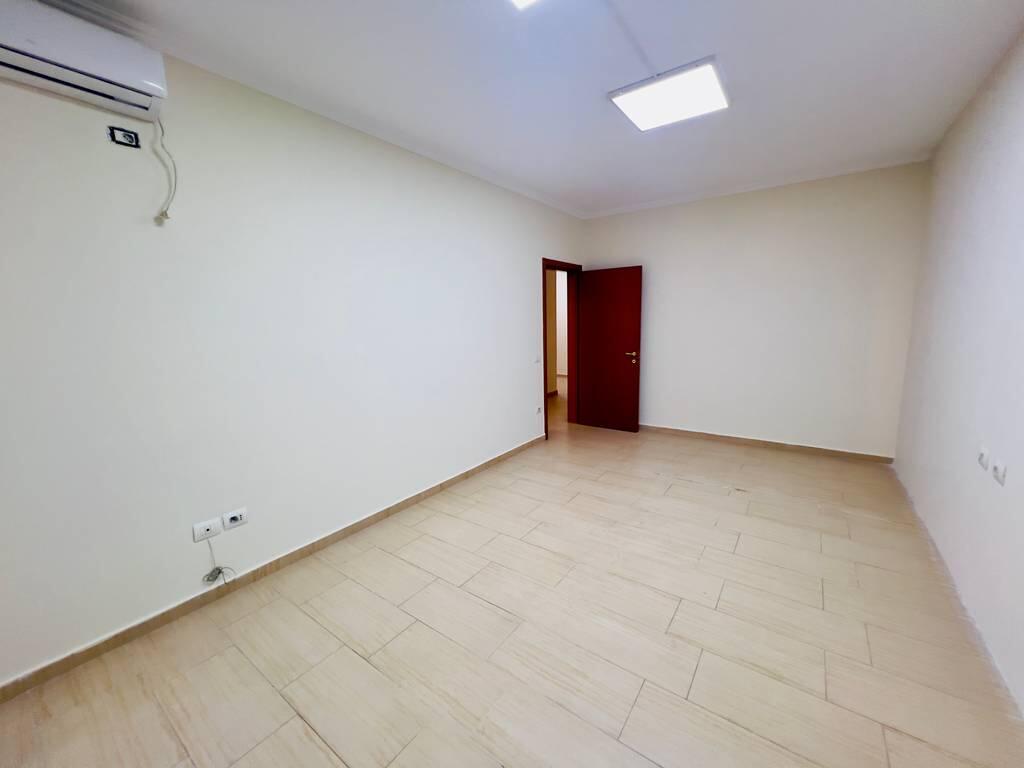 Jepet me qira apartamant 2+1+2 tek 9kateshet per zyra !
