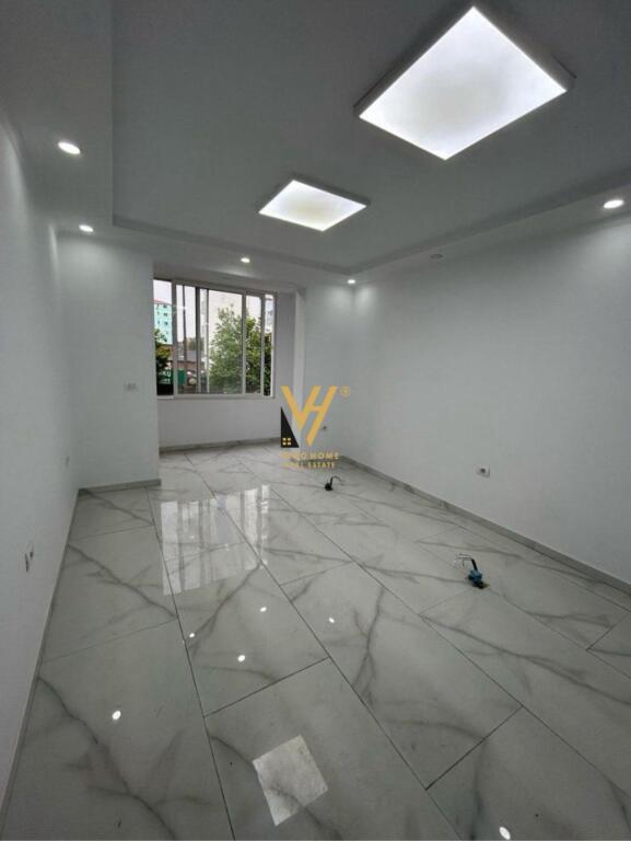 SI AFFITTA AMBIENTE 50 M2 IN VIA DIBRA 700 EURO