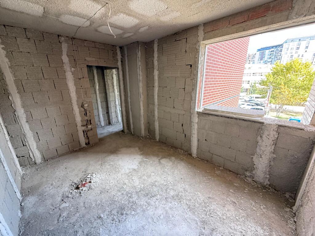 Shitet apartament 2+1 te Ish fusha e aviacionit