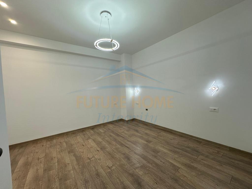 Shitet, Apartament 2+1, Rruga e Elbasanit, Tiranë.