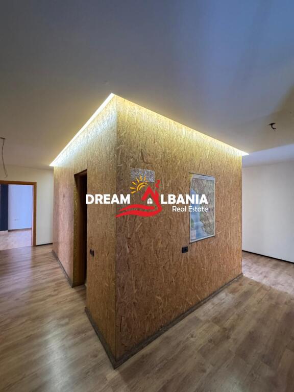 Locale Commerciale/Ufficio in affitto a Myslym Shyr, vicino alla “Corte Suprema”– Tirana (ID 42611364)