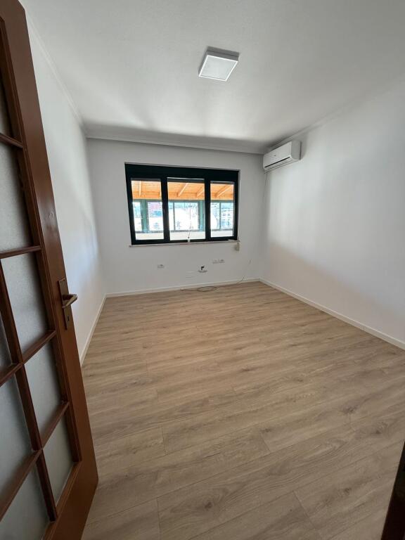UFFICIO IN AFFITTO 170 M2 BLLOK 1400 EURO