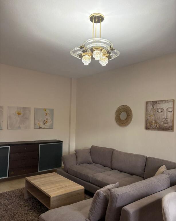 Appartamento in affitto 2+1 in Via Elbasan, vicino al Palazzo delle Brigate