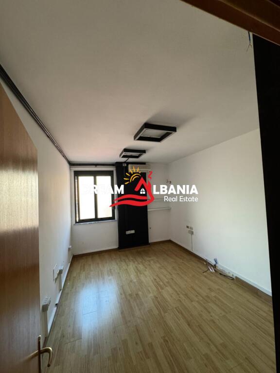 Locale Commerciale/Ufficio in affitto a Myslym Shyr, vicino alla “Corte Suprema”– Tirana (ID 42611364)