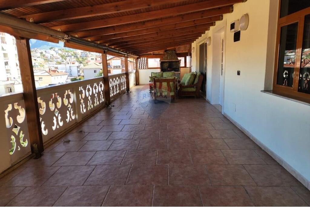Lingue straniere, Tirana, Villa in affitto 3+1