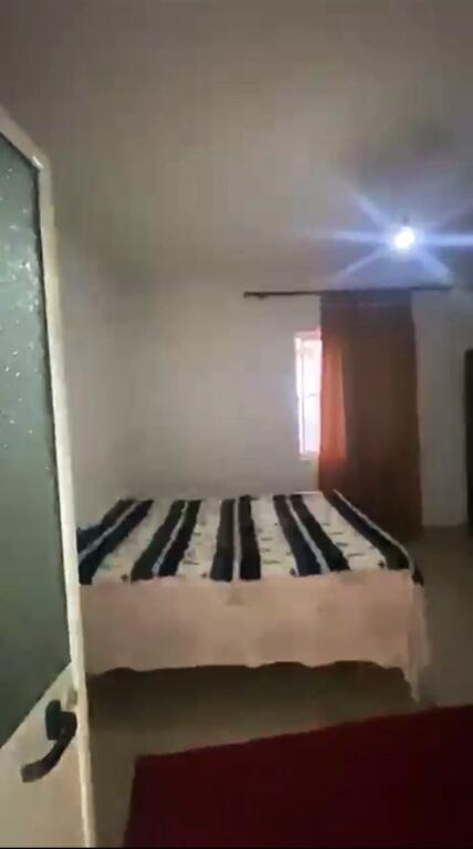🏡Pas Spitalit Amerikan 2,Rr.Selaudin Zorba jepet me qera shtepi 1 kateshe 2+1,e mobiluar. 42,000 Leke 