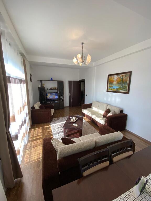 🏠 Jepet me Qira Apartament 1+1